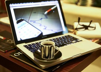 OMS: longas horas de trabalho aumentam risco de morte