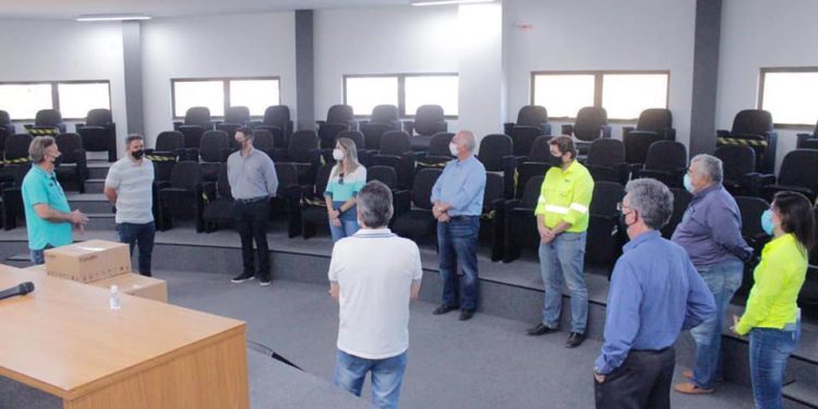 Araxá recebe mais 15 capacetes “Elmo” para tratamento da Covid-19