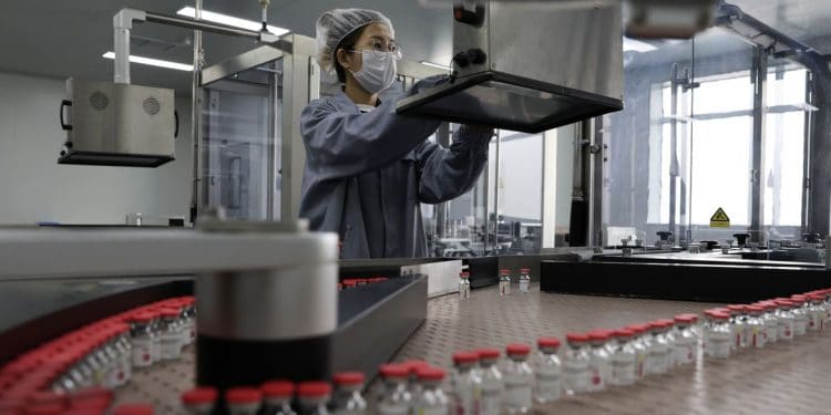 China desenvolve vacina contra Covid-19 por inalação
