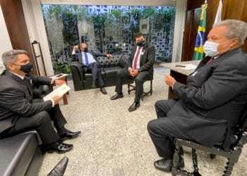 Araxá consegue R$ 2,5 milhões para a UTI Neonatal e Pediátrica em reunião no Senado Federal