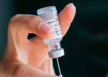 Por falta de doses, vacinação para trabalhadores de transporte está suspensa