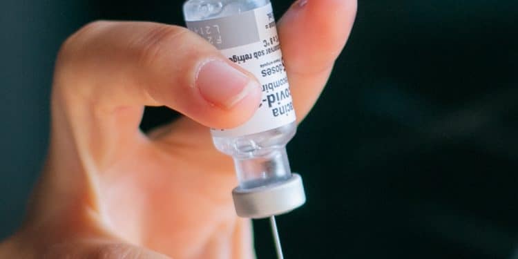 Por falta de doses, vacinação para trabalhadores de transporte está suspensa