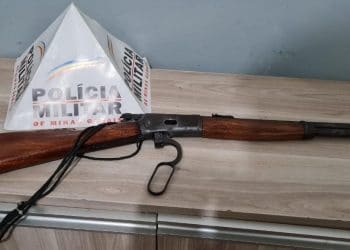 Homem é preso por ameaçar esposa com carabina