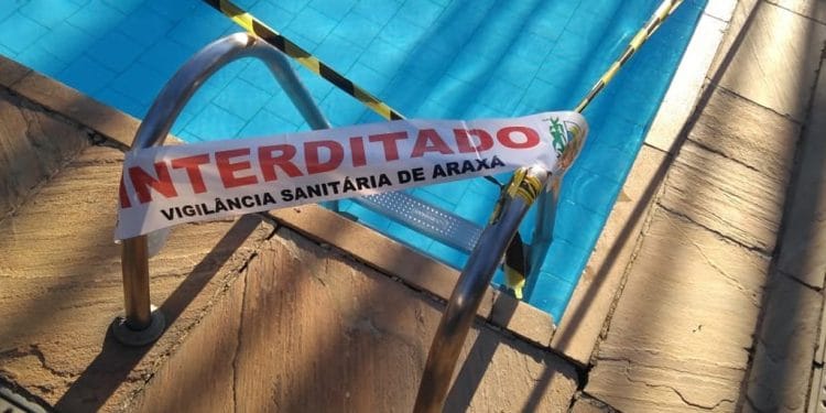 Fiscalização contra a Covid interdita bares e piscinas de hotéis em Araxá