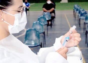 Confira o cronograma de vacinação de profissionais da Educação essa semana em Araxá