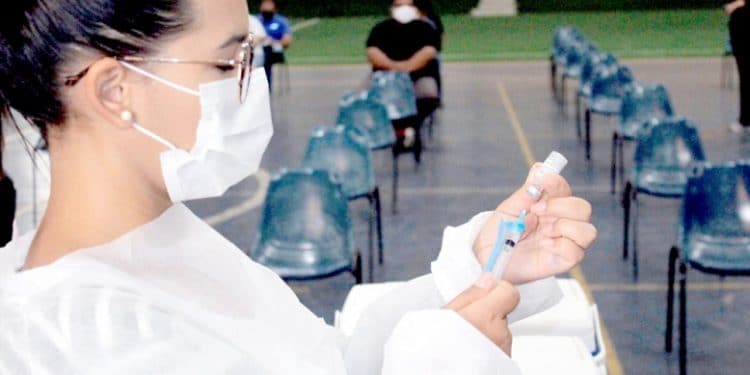 Confira o cronograma de vacinação de profissionais da Educação essa semana em Araxá