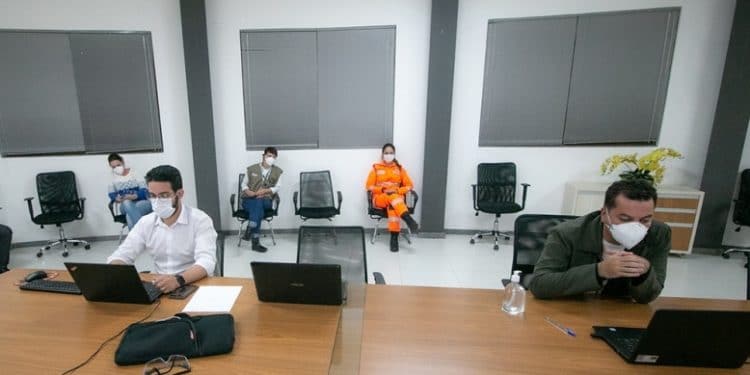 Profissionais de saúde recebem curso de capacitação para atendimento Covid-19
