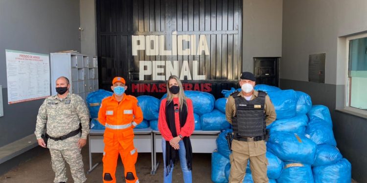 Orgãos da Segurança e Saúde lançam campanha de distribuição de máscaras em Araxá