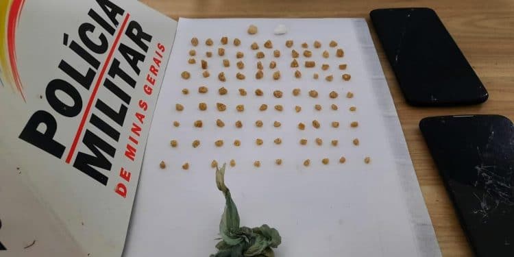 Dois homens são presos por tráfico de drogas em Araxá