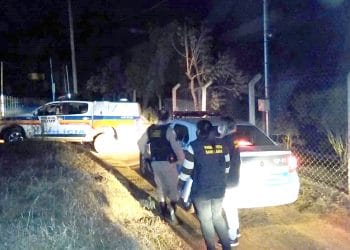 Fiscalização contra a Covid-19 multa festa que reuniu 90 pessoas