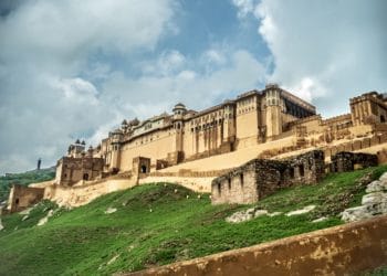 Índia: queda de raio perto de ponto turístico deixa ao menos 18 mortos