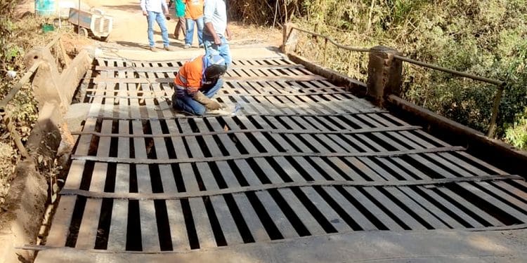 Prefeitura conclui reforma da ponte sobre o Córrego do Marmelo