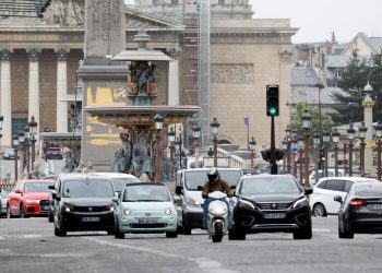 Paris limita velocidade de carros a 30 km/h