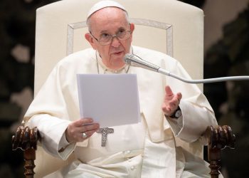 Papa Francisco faz apelo por vacinação