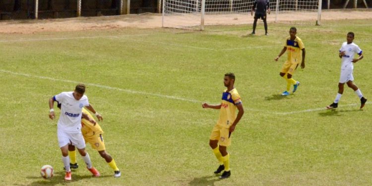 Dínamo empata com Minas Boca