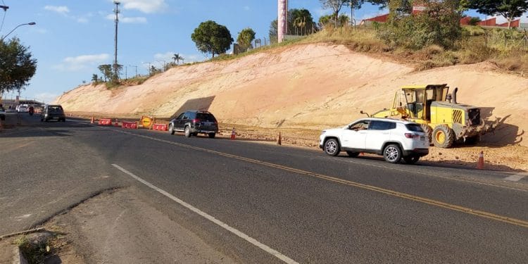 Trânsito na avenida Hitalo Ros volta para sentido duplo a partir desta terça