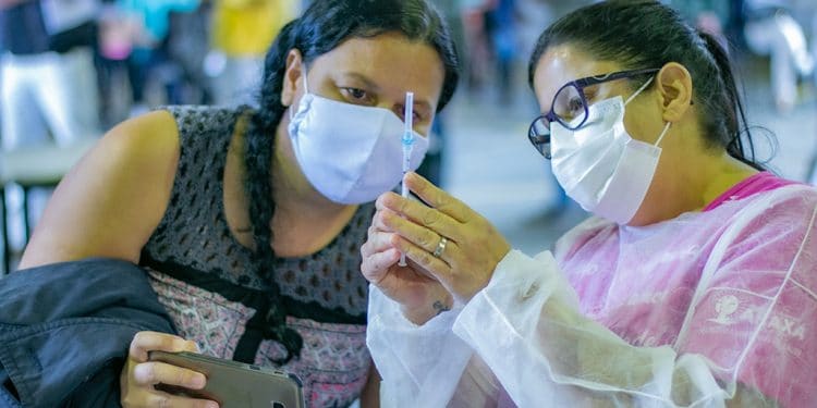 Araxá vacina pessoas a partir de 32 anos nesta sexta