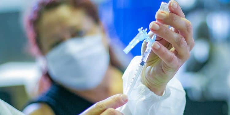 Araxá vacina pessoas a partir de 29 anos nesta quarta