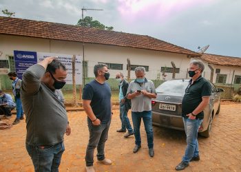 Prefeito visita escola que está sendo reformada