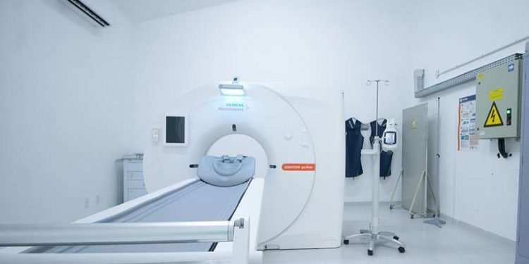 Araxá inaugura sala de tomografia computadorizada na rede pública