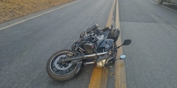 Motociclista morre após sofrer queda e ser atropelado