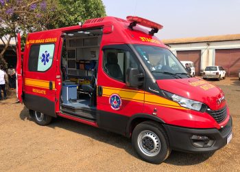 Futuro pelotão do Corpo de Bombeiros de Sacramento recebe viatura