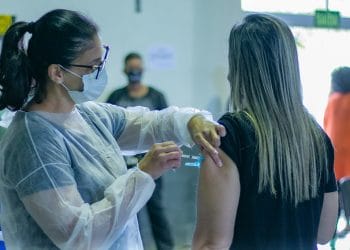 Mutirão da 2ª dose da CoronaVac e AstraZeneca continua nesta quarta