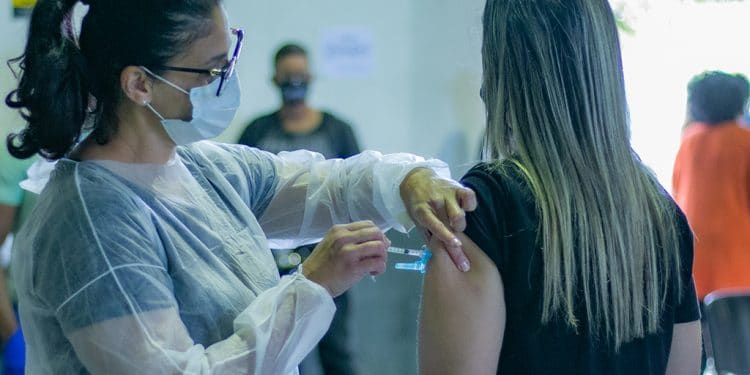 Mutirão da 2ª dose da CoronaVac e AstraZeneca continua nesta quarta