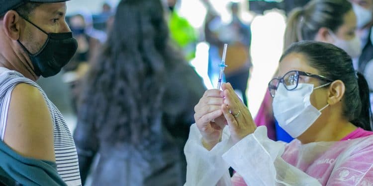 Araxá promove mutirão de 2ª dose de CoronaVac, AstraZeneca e Pfizer nesta quarta e quinta