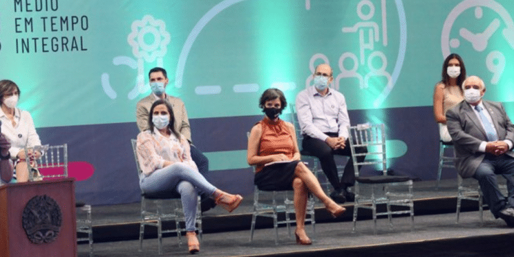 Governo de Minas anuncia a maior expansão do Ensino Médio em Tempo Integral da história do estado