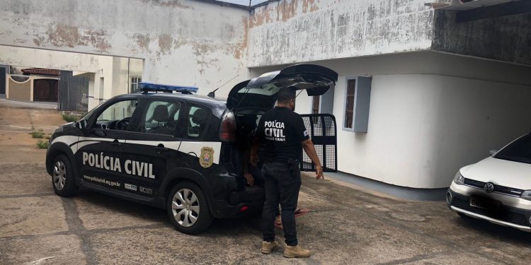 Homem é preso suspeito de molestar enteada em Campos Altos