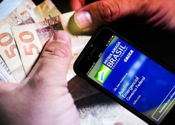 Nascidos em novembro e dezembro podem sacar auxílio emergencial