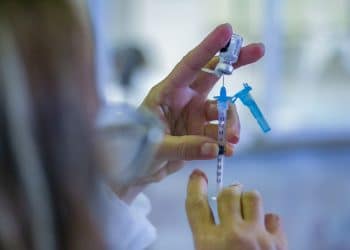 Araxá vacina pessoas adolescentes entre 12 e 13 anos sem comorbidades nesta quarta