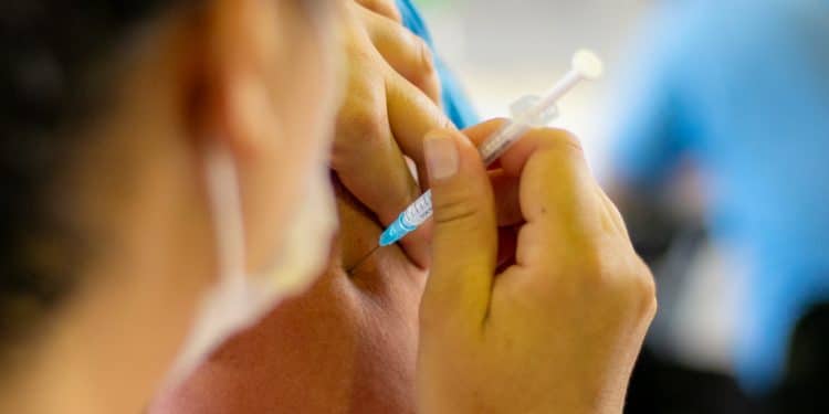 Araxá promove repescagem de 1ª dose contra a Covid-19 para adultos (18+) e mutirão de 2ª dose na segunda