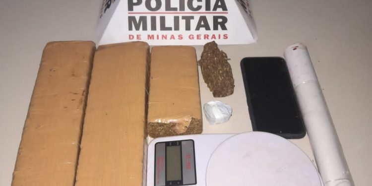 POLÍCIA MILITAR PRENDE AUTOR POR TRÁFICO DE DROGAS EM ARAXÁ/MG