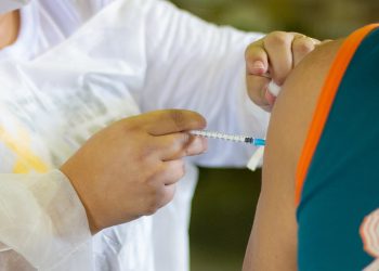 Araxá aplica 3ª dose da vacina contra a Covid em pessoas a partir de 18 anos na quarta; confira outras etapas