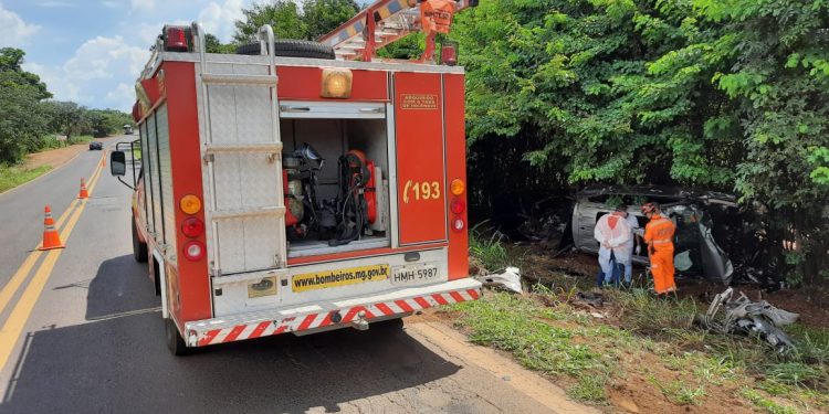 Bombeiros de Sacramento atendem acidente automobilístico próximo a Rifaina