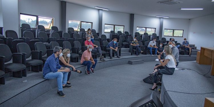 Prefeitura se reúne com representantes de bares e restaurantes e anuncia novo decreto