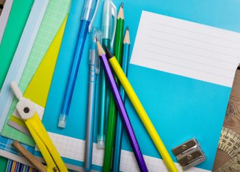 Prefeitura de Araxá distribuirá 14.860 kits de material escolar para alunos da rede municipal