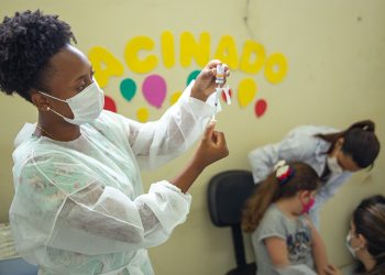 Araxá realiza repescagem de crianças de 5 a 7 anos sem comorbidades e de 5 a 11 anos com comorbidades nesta quarta; horário é de 17h às 21h