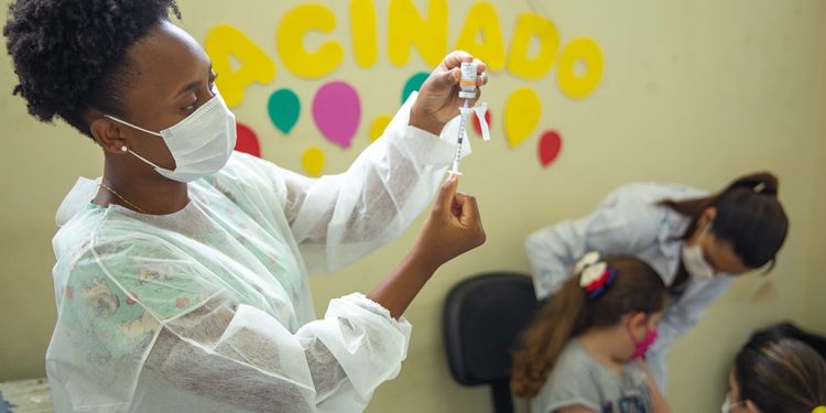 Araxá realiza repescagem de crianças de 5 a 7 anos sem comorbidades e de 5 a 11 anos com comorbidades nesta quarta; horário é de 17h às 21h