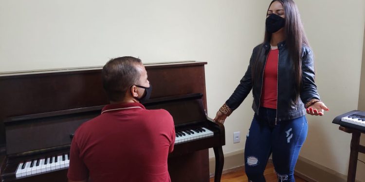 Escola Municipal de Música está com vagas abertas para o projeto Canto Coral