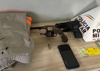 POLÍCIA MILITAR PRENDE AUTORES POR PORTE ILEGAL DE ARMA DE FOGO EM ARAXÁ/MG