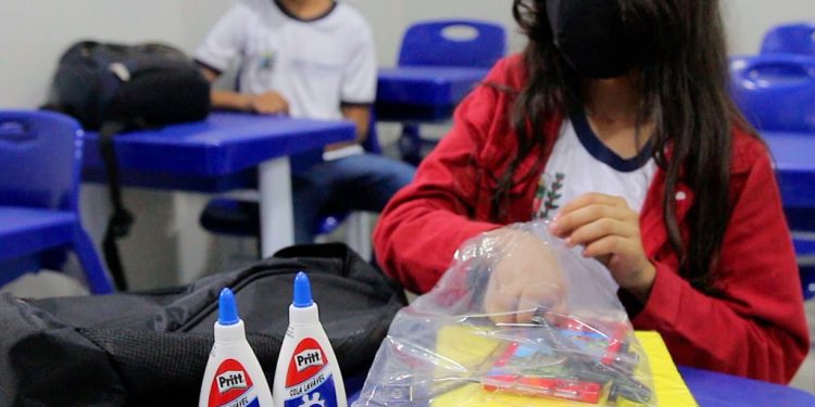 Prefeitura de Araxá inicia a entrega de materiais escolares e uniformes para alunos da rede municipa