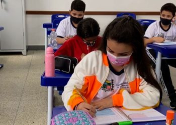Volta às aulas é marcada pela retomada da rotina de prevenção à Covid nas escolas municipais