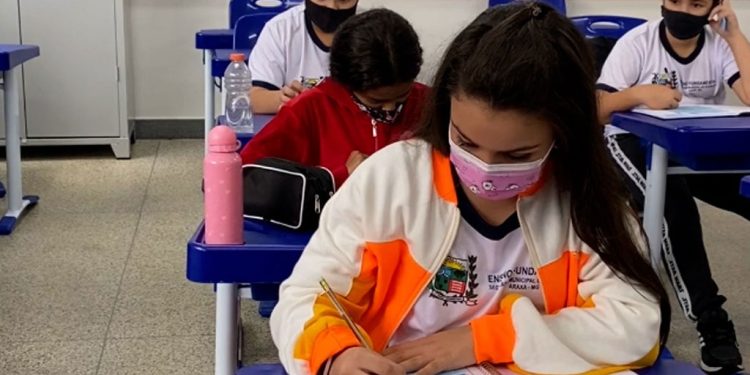 Volta às aulas é marcada pela retomada da rotina de prevenção à Covid nas escolas municipais
