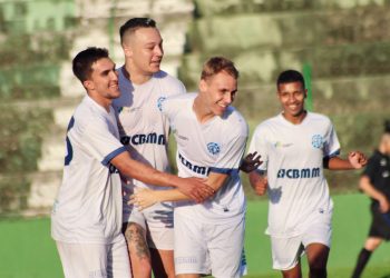 Com três gols em cada tempo, Dínamo goleia Atlético Patense fora de casa