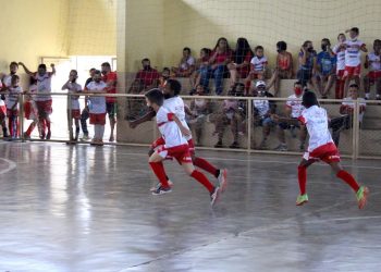 AEA realiza amistosos contra alunos da Escolinha Gol de Placa