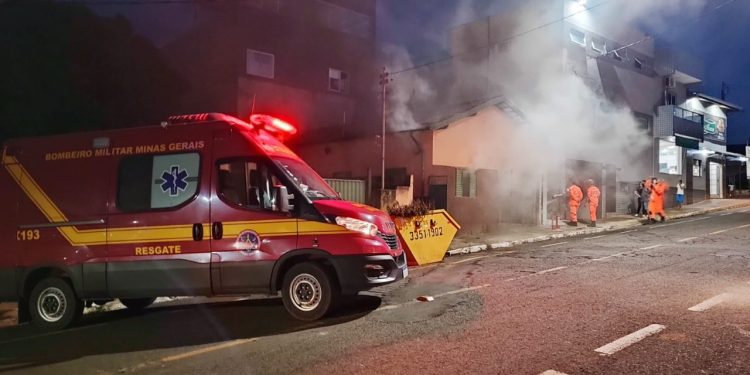 BOMBEIROS MILITARES DE SACRAMENTO ATENDEM INCÊNDIO EM PADARIA