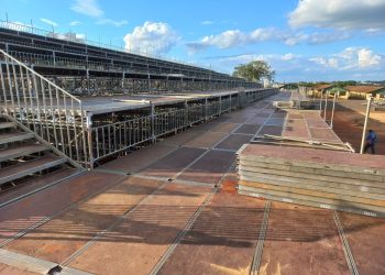 Estrutura do Araxá Rodeio Show já começou a ser montada no Parque de Exposições